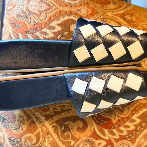 Beek Pelican Leather Slide. Woven.Black -Cream Size 9 EUC memory foam bed - Picture 8 of 15